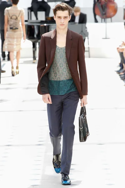 Look 13